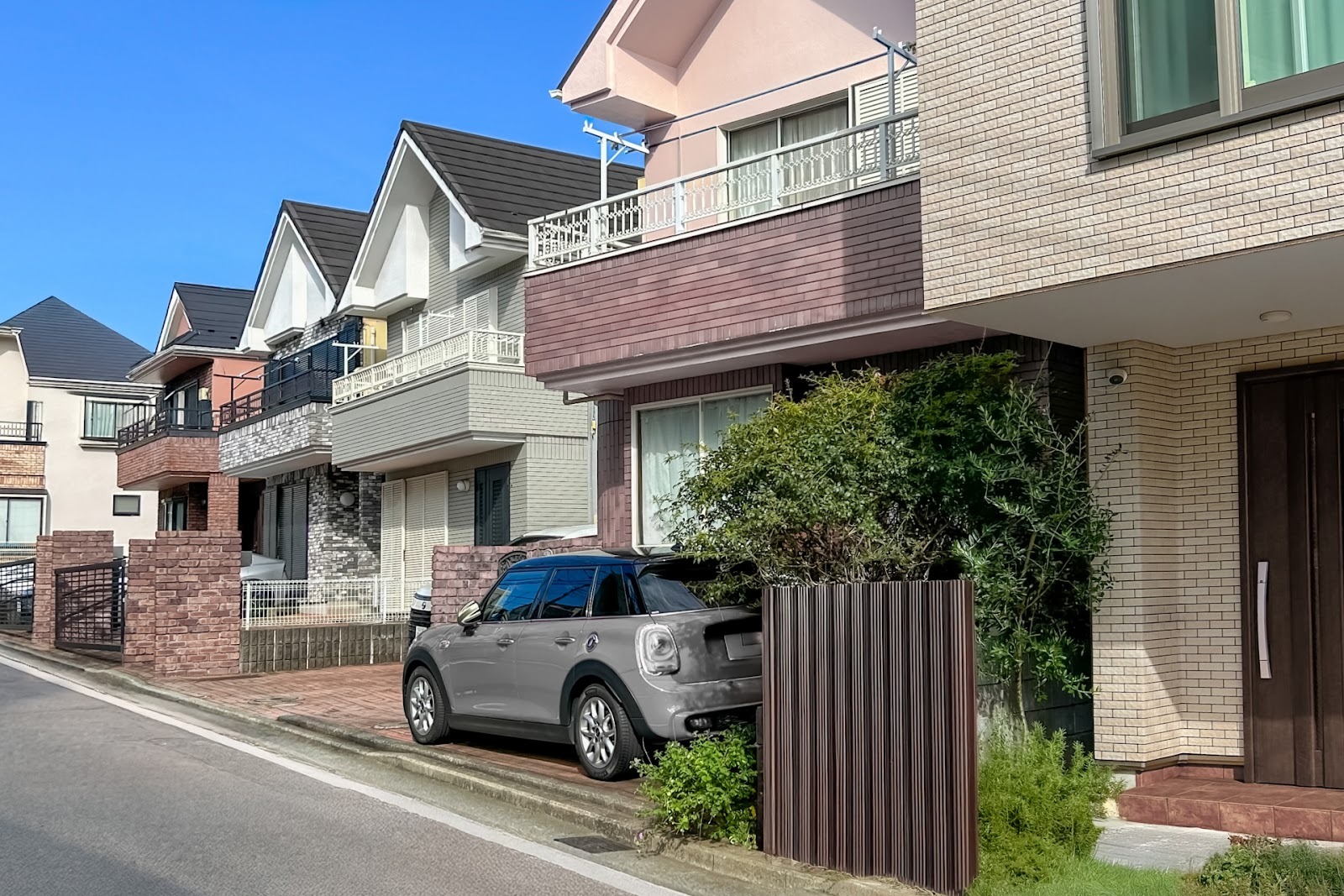 戸建住宅が立ち並ぶ風景